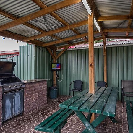 Heywood Motor Inn Bagian luar foto