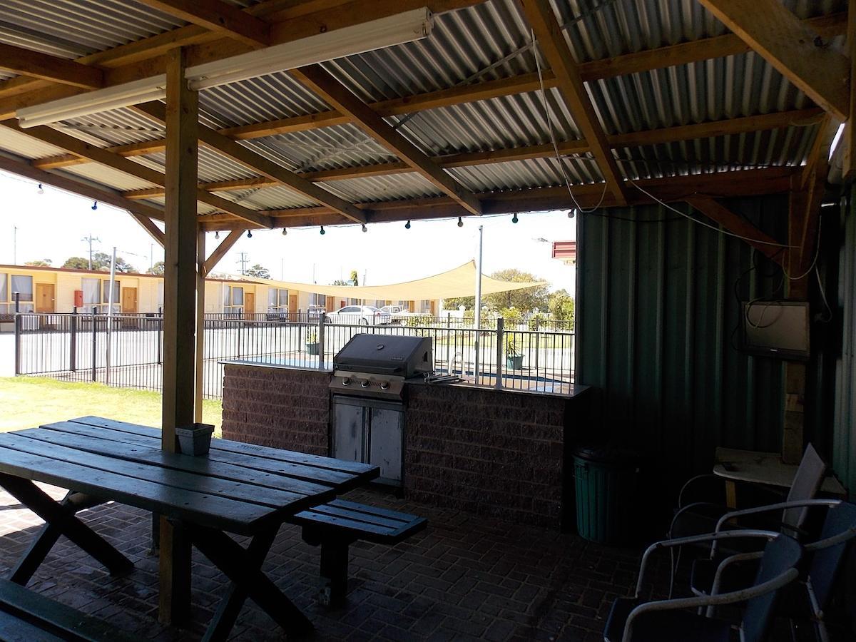 Heywood Motor Inn Bagian luar foto